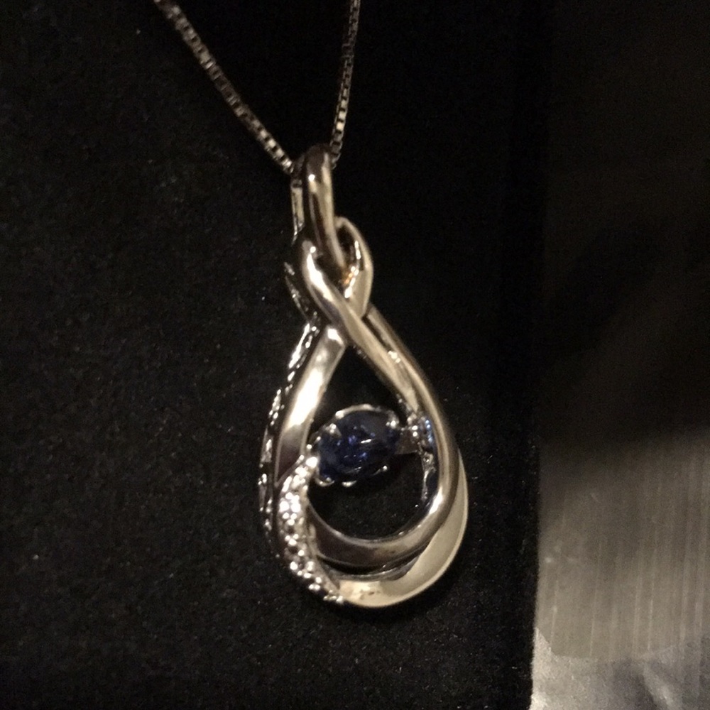 Kay Necklace❗️LAST ONE❗️ - Picture 2 of 3